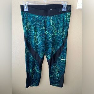 Nike Pro Women’s 7/8 Capri Leggings – Geometric Print, Green, Size Large